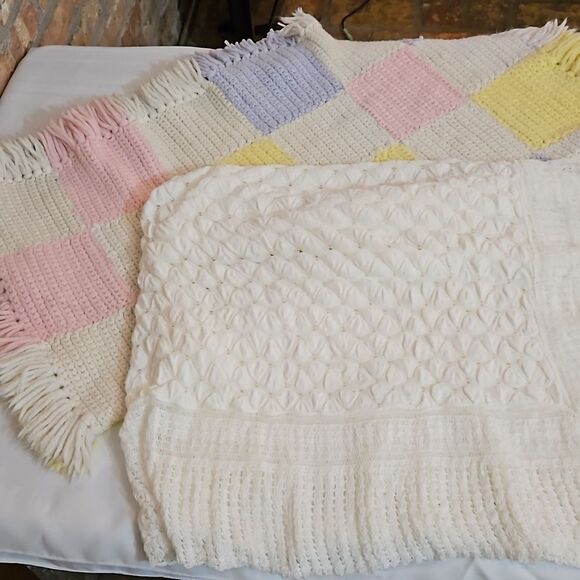 2 Handcrafted baby blankets - Picture 1 of 10